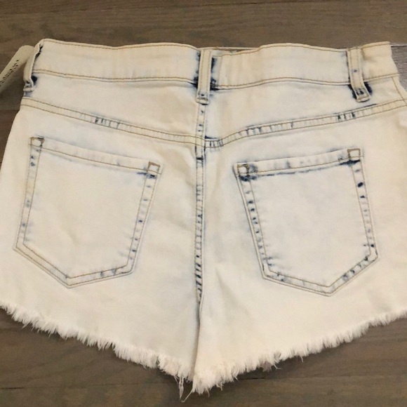 Forever 21 denim shorts - Picture 2 of 2